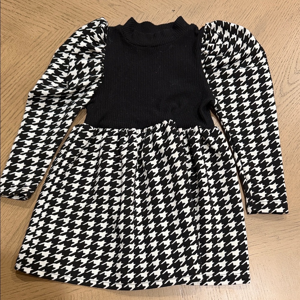 SHEIN Black and White Houndstooth Kids Dress